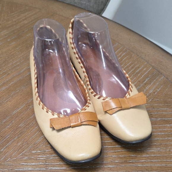 Born Shoes - Born Leather Whipstich Ballet Flats, Size 9